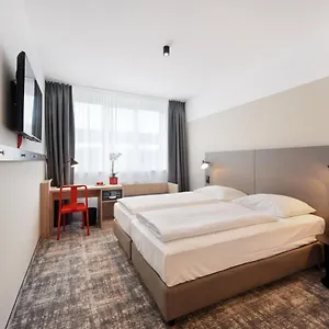 **** 酒店 Wyndham Garden Messe 德国